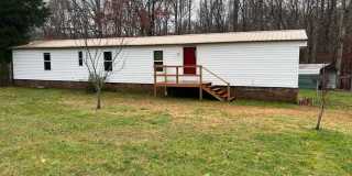 2 Bed/2 Bath Home - Large Private Wooded Lot - Great Location - Large Covered Back Deck - Storage Building Gallery 1