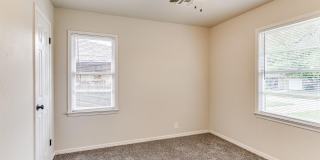 Beautiful updated home in The Village - 2 bed 1 bath Gallery 12