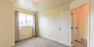 Beautiful 3 bed/2.5 bath single family home w/attached 2 car garage Gallery 32