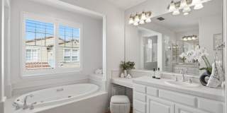 BRIGHT, OPEN RESIDENCE IN RIVERMARK HOME WITH EXCELLENT LAYOUT Gallery 37