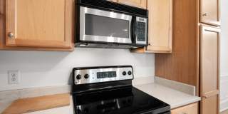 **RENT INCENTIVE!!** Freshly Updated 2BR/2BA Condo - Minutes to North Hills Gallery 8