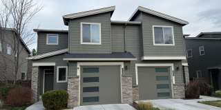 Beautiful 3 Bed/2.5 Bath Townhome in Great Location - Vail Lane Gallery 1