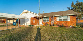 3 Bedroom Home with 2-Car Garage and Covered Parking Gallery 1