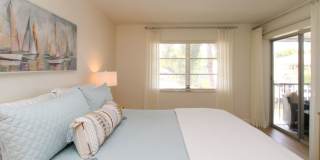 ** CANAL VIEW 2 BEDROOM\2 BATH CONDO ** SEASONAL OR ANNUAL ** BLUE POINT CLOSE TO DOWNTOWN NAPLES AND NAPLES BEAUTIFUL BEACHES ** CANAL BOAT SLIP AVAILABLE ** Gallery 39
