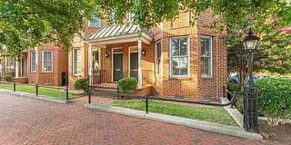 Gorgeous 3bd 3bath home available 08/07 Gallery 1