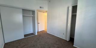Bright & Spacious 2 Bedroom Condo with Vaulted Ceilings in Phoenix Gallery 11