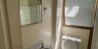 4 bedroom 1 1/2 bath single family house with yard. Gallery 40