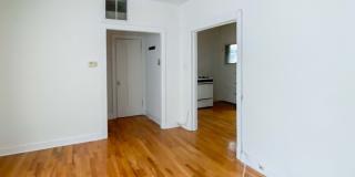 3521-29 1/2 N Broadway Gallery 37