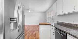 1708 N Poplar Street Gallery 11