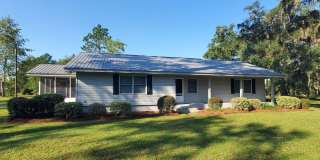 Charming 3-Bedroom Home on 1 Acre with Spacious Garage and Screened-In Porch Gallery 1