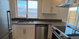 Newer 3 Bedroom Duplex with Gorgeous River Views Gallery 1