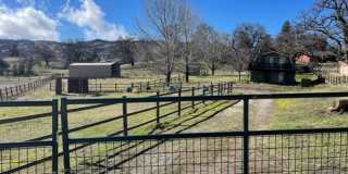 2 BEDROOM 2 BATH+ LOFT - HORSE PROPERTY - FURNISHED Gallery 1