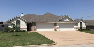 3BR / 2BA Duplex in Hewitt, Texas | Midway ISD Gallery 1