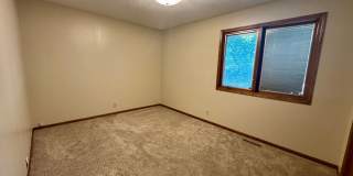 Beautiful walk-out house in SOUTH Lincoln Gallery 11