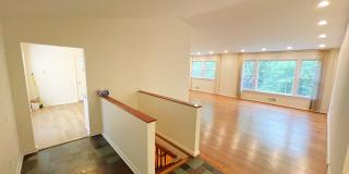 Beautiful 5 bedroom/2.5 bath with large yard Gallery 6