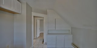 2211 Brown Avenue Gallery 17