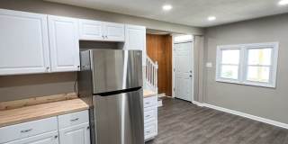 Newly Renovated 3 Bedroom, 1 Bathroom in Spring Hill- Central Air and Brand New Kitchen!! Gallery 9
