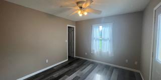 AVAILABLE NOW 3 BEDROOM 2 FULL BATHS PLENTY OF STORAGE. Gallery 8