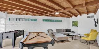 911 N Northlake Dr Gallery 21