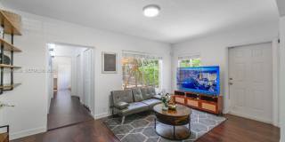 1714 Costado St Gallery 6