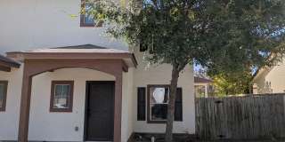 Royal Ridge Townhome!! Gallery 1