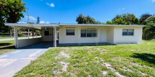 2 Bedroom 1 Bath - Minutes away from Downtown Fort Pierce Gallery 1