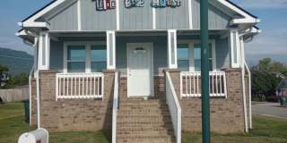 Adorable Little Blue House Close to Downtown! Gallery 1