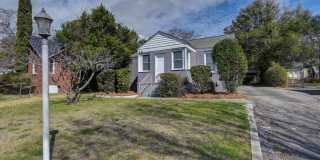 Charming 2 Bedroom Home Just Blocks from USC Campus with Great Parking & Move-In Ready Appeal Gallery 3