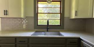 Updated 3 Bedroom House on the Eastside Gallery 18