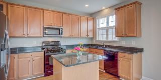 42451 MAGELLAN Square Gallery 9