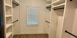 3 Bedroom House with Privacy Fence Gallery 15