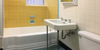 5120 S. Hyde Park Boulevard Gallery 33