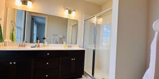 Modern 3 Bedroom, 2.5 Bath Townhouse Modern 3 Bedroom, 2.5 Bath Townhouse Gallery 8