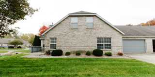 Near Local Shops and Restaurants Gallery 25