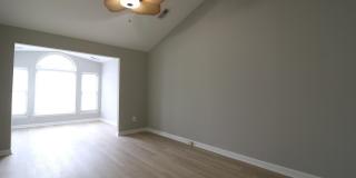 43673 SCARLET Square Gallery 13