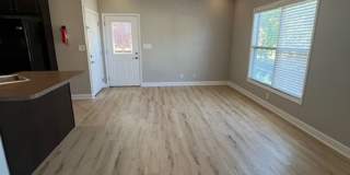 Beautiful modern upstairs condo with 2 full baths! Pet-friendly, with generous parking! Gallery 22