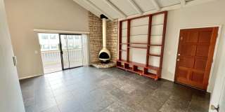 Spacious 2-Bedroom, 2-Bathroom Alamitos Beach Retreat Gallery 1