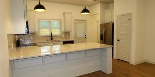 1692 Alamo Crossing Gallery 6