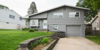 Beautiful multi-level with Gorgeous Yard and LOTS of Storage! Gallery 1