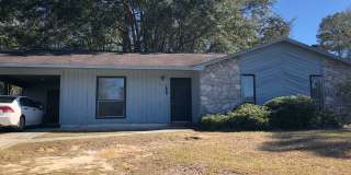 Beautiful 3BD/2B Home with Spacious Outdoor Living Gallery 1