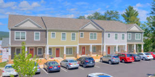 Spacious 4-Bedroom, 3-Story Townhome for Students Gallery 1