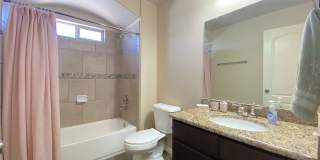 Gorgeous 4bed/3.5bath with 2 Master Bedrooms! Gallery 26