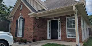 3BR/2BA Garden Home with Fenced Yard, Great Master Suite Gallery 1