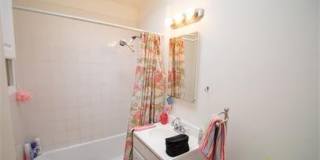 BEAUTIFUL WOOD FLOORS IN THIS- 5 BED 2 BATHROOM- Includes maid service Gallery 5