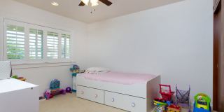 984 Waiholo St. Gallery 10