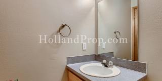 Lovely End unit of a triplex with garage Gallery 7