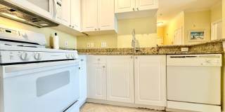 Furnished waterfront 2Bedrooms / 2Baths condo | Resort-style living in Grand Venezia! Gallery 8