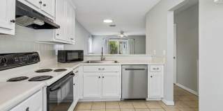 Adorable Beach Townhouse Close to Downtown Gallery 11