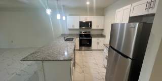3Bd / 2Ba Duplex with GARAGE Gallery 7
