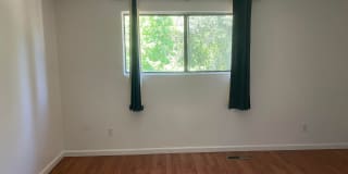 2 Bedroom 1.5 bath Townhome! Gallery 16